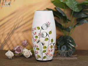 Lọ hoa dáng bom men kem vẽ hoa tim, cao 29cm