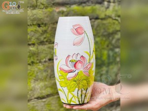 Lọ hoa dáng bom men kem vẽ Sen hồng, cao 32cm