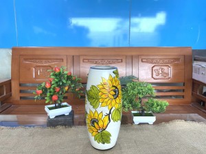 Lọ hoa dáng bom men kem vẽ hoa Hướng Dương, cao 31cm