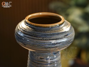 Lọ hoa dáng búp bê giả vuốt men rêu, cao 24cm