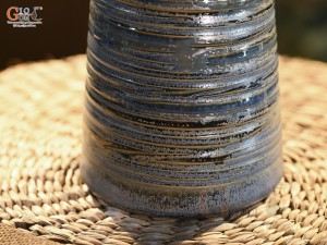 Lọ hoa dáng búp bê giả vuốt men rêu, cao 24cm
