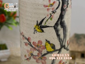 Lọ hoa dáng chai men kem vẽ hoa đào