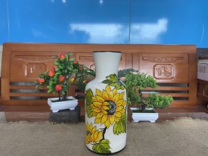 Lọ hoa dáng chai men kem vẽ hoa Hướng Dương, cao 28cm