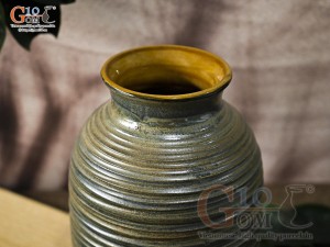 Lọ hoa dáng chân loe vân sóng màu rêu, cao 27cm