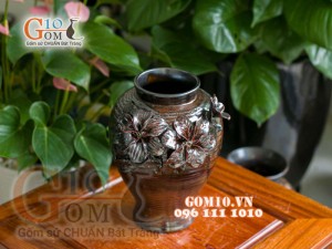Lọ hoa dáng chân thon cao men hỏa biến đắp nổi cánh hoa, cao 26cm
