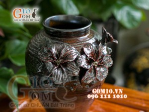 Lọ hoa dáng chân thon cao men hỏa biến đắp nổi cánh hoa, cao 26cm