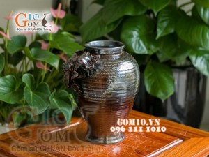 Lọ hoa dáng chân thon cao men hỏa biến đắp nổi cánh hoa, cao 26cm