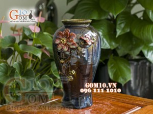 Lọ hoa dáng chân thon cao men hỏa biến đắp nổi cánh hoa đỏ, cao 30cm