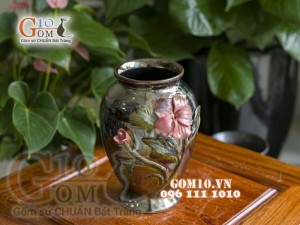 Lọ hoa dáng chân thon men hỏa biến đắp nổi cánh hoa, cao 22cm