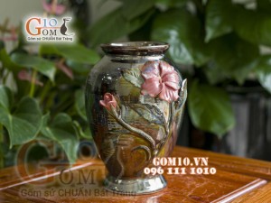 Lọ hoa dáng chân thon men hỏa biến đắp nổi cánh hoa, cao 22cm