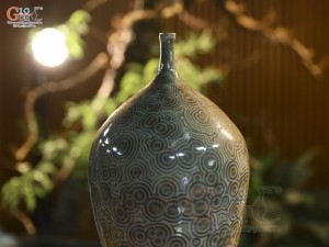 Lọ hoa dáng chân thon men kết tinh đa đồng tâm bảo bọc đồng, cao 36cm (hàng vuốt tay)