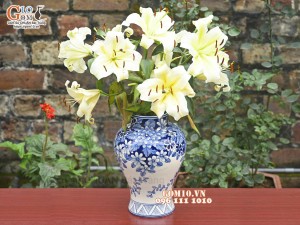 Lọ hoa dáng chân thon men lam vẽ hoa, cao 32cm