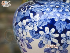 Lọ hoa dáng chân thon men lam vẽ hoa, cao 32cm