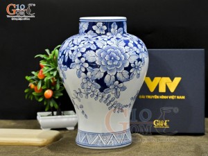 Lọ hoa dáng chân thon men lam vẽ hoa in logo VTV, cao 32cm