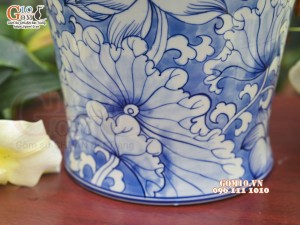 Lọ hoa dáng chân thon miệng loe men lam vẽ hoa Sen, cao 30cm