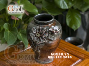 Lọ hoa dáng chân thon nâu men hỏa biến đắp nổi cánh hoa, cao 26cm