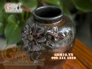 Lọ hoa dáng chân thon nâu men hỏa biến đắp nổi cánh hoa, cao 26cm
