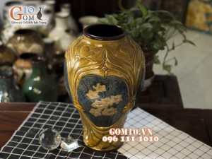 Lọ hoa dáng chân thon, viền nâu khắc hoa 45cm