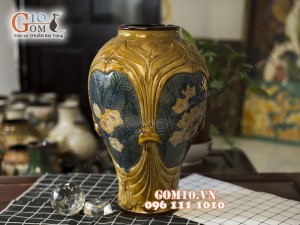 Lọ hoa dáng chân thon, viền nâu khắc hoa 45cm