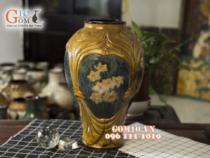 Lọ hoa dáng chân thon, viền nâu khắc hoa 45cm