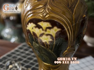 Lọ hoa dáng chân thon, viền nâu khắc hoa chuối 45cm