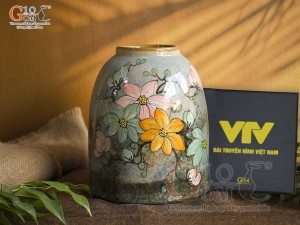 Lọ hoa dáng chuông béo men màu vẽ hoa, cao 21cm (hộp xi lụa cao cấp VTV)