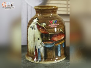 Lọ hoa dáng chuông cao cổ men hỏa biến vẽ Phố Cổ in logo VTV, cao 21cm