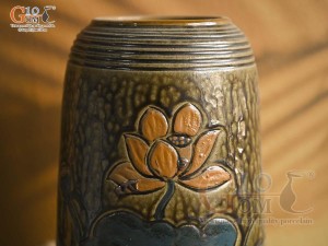 Lọ hoa dáng chuông cao men màu khắc hoa sen, cao 30cm