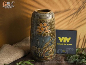 Lọ hoa dáng chuông cao men màu khắc hoa sen, cao 30cm (hộp xi lụa cao cấp VTV)
