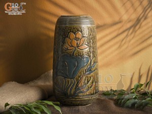 Lọ hoa dáng chuông cao men màu khắc hoa sen, cao 30cm