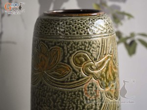 Lọ hoa dáng chuông cao men màu xanh rêu khắc hoa sen, cao 30cm