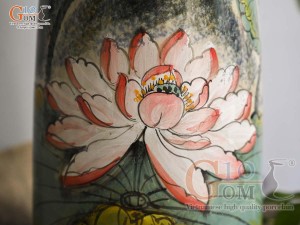 Lọ hoa dáng chuông cao men màu vẽ hoa Sen, cao 19cm