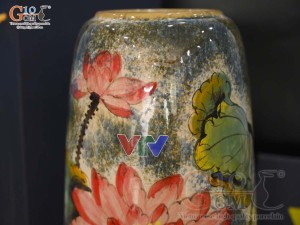 Lọ hoa dáng chuông cao men tấm vẽ Sen in logo VTV, cao 30cm