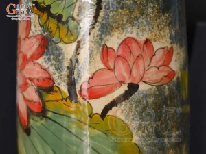 Lọ hoa dáng chuông cao men tấm vẽ Sen in logo VTV, cao 30cm