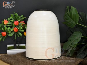Lọ hoa dáng chuông men kem vẽ hoa hồng vàng, cao 24cm