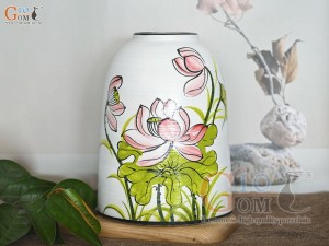 Lọ hoa dáng chuông men kem vẽ hoa Sen hồng, cao 24cm