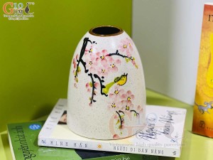 Lọ hoa dáng chuông mini men kem vẽ hoa đào hồng, cao 16cm