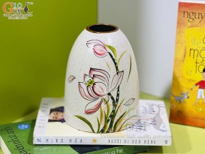 Lọ hoa dáng chuông mini men kem vẽ hoa Sen hồng, cao 16cm
