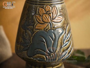 Lọ hoa dáng cố nhỏ men màu khắc hoa Sen, cao 22cm