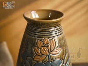 Lọ hoa dáng cố nhỏ men màu khắc hoa Sen, cao 22cm