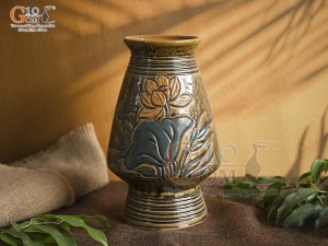 Lọ hoa dáng cố nhỏ men màu khắc hoa Sen, cao 22cm