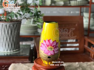 Lọ hoa dáng cúp sơn mài vàng vẽ sen nở cao 28cm