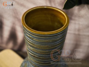 Lọ hoa dáng đầm vân sóng màu rêu, cao 30cm