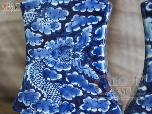 Lọ hoa dáng đàn men lam cổ vẽ Long ẩn nền băng, cao 33cm