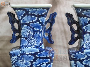 Lọ hoa dáng đàn men lam cổ vẽ Long ẩn nền băng, cao 33cm