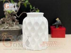 Lọ hoa dáng dâu men trắng cao 18cm