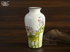 Lọ hoa dáng đùi dế men kem vẽ Sen hồng, cao 33cm