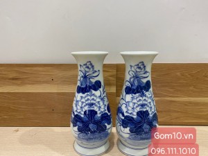 Lọ hoa dáng huệ men lam vẽ hoa sen cao 27cm