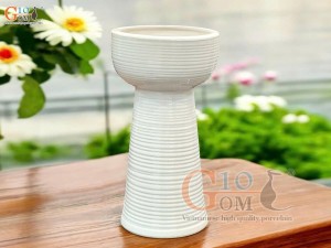 Lọ hoa dáng mặt hồ chân cao men trắng vân sóng, cao 30cm