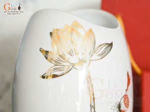 Lọ hoa dáng miệng cá men trắng in logo cao 25cm